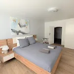 Renove Place Du Palais Avec Parking Апартаменты *