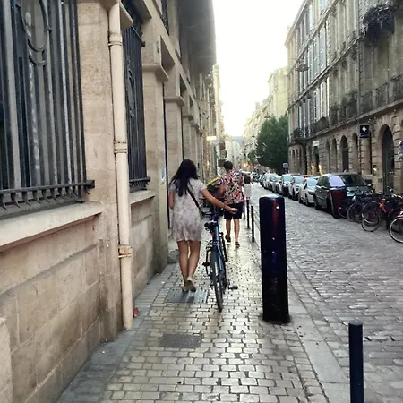 Renove Place Du Palais Avec Parking דירה בורדו