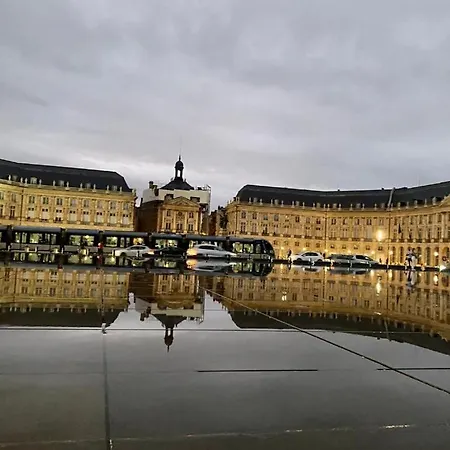 Renove Place Du Palais Avec Parking *