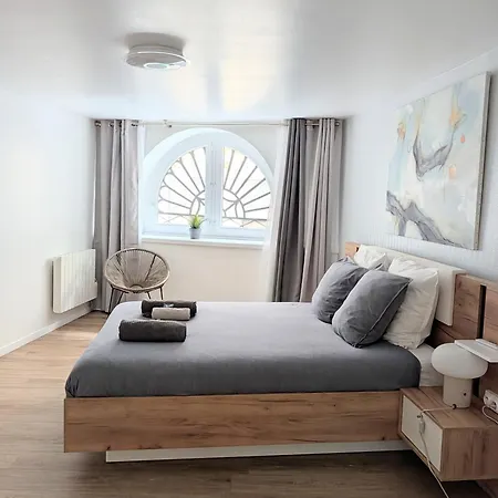 Apartment Renove Place Du Palais Avec Parking Bordeaux