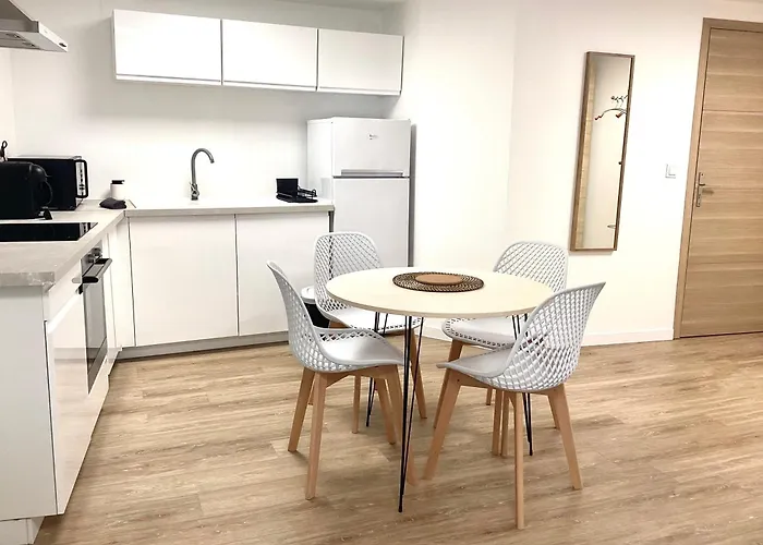 Rénové Place Du Palais Avec Parking Apartamento *