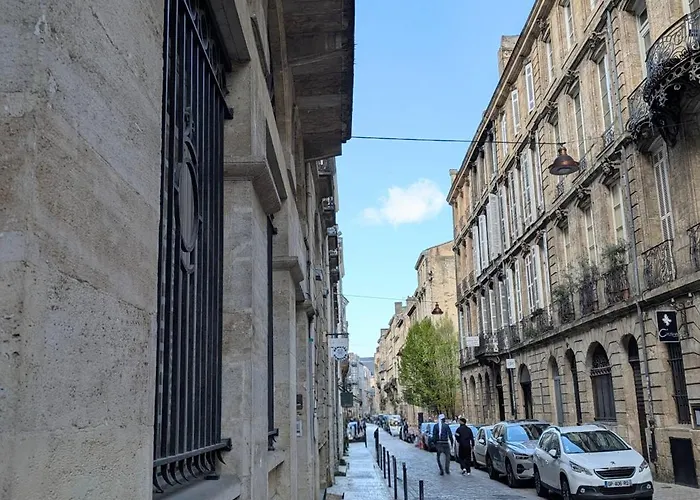 Appartement Rénové Place Du Palais Avec Parking Bordeaux