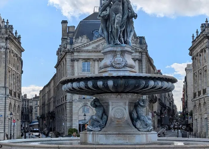Renove Place Du Palais Avec Parking 아파트