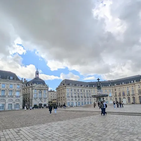 Apartament Renove Place Du Palais Avec Parking Bordeaux