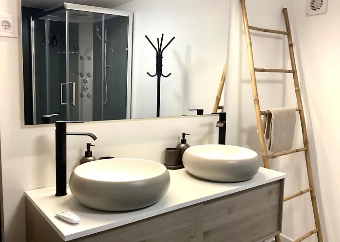 Renove Place Du Palais Avec Parking Apartment